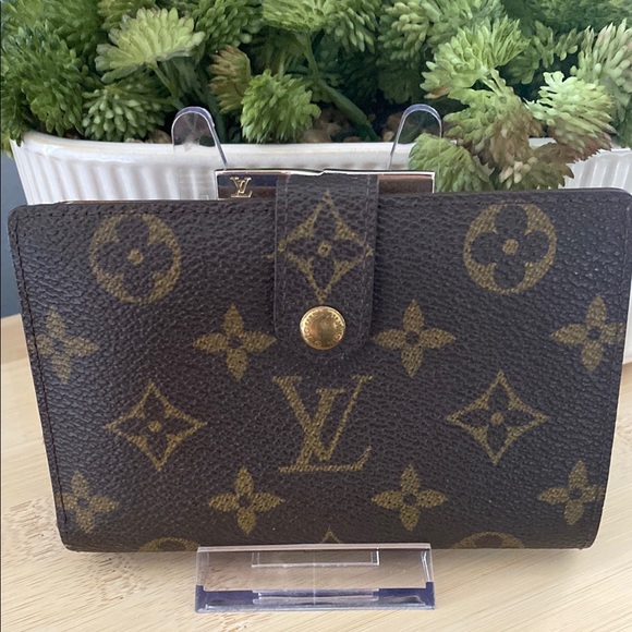 Louis Vuitton Handbags - Louis Vuitton Monogram Leather Kisslock Compact Bifold Wallet